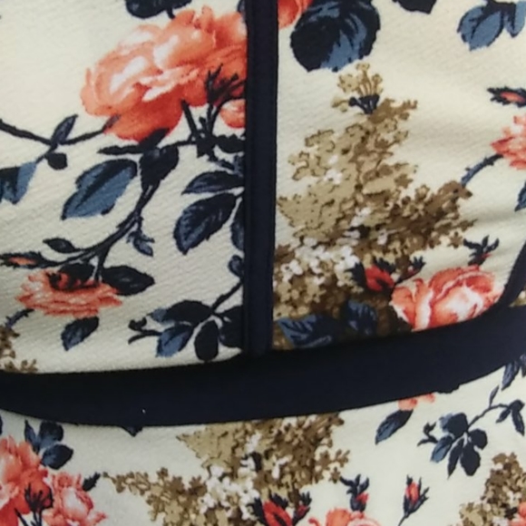 Dress - Picture 4 of 4